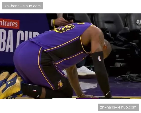 多尔特封盖詹姆斯被吹犯规 裁判尺度引发联盟广泛讨论